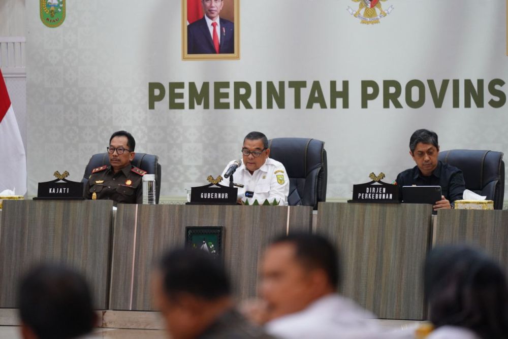 Gubernur Riau, Edy Natar ungkap luas kebun sawit yang belum kantongi izin HGU ada 746 ribu hektare (foto/Mg1)
