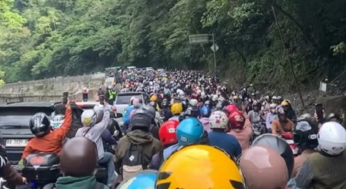 Macet di Jalur Lembah Anai, Sumbar.(ilustrasi/int)
