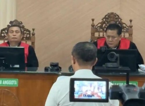 Gubernur Riau nonaktif Abdul Wahid saat menyampaikan pledoi di persidangan, Senin (20/7/2026).