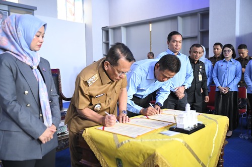Pemkab Rokan Hilir dan Kejari Rohil menandatangani MoU. (Foto: Afrizal)