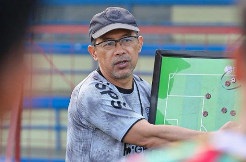 Pelatih PSPS Pekanbaru, Aji Santoso.(foto: int)