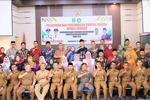Bupati Meranti, Asmar lantik 15 PNS dan 3 orang guru PPPK menjadi kepala sekolah (foto/beritariau)