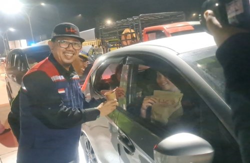 Kelelahan pengemudi picu kecelakaan, HK dan personel gabungan gelar operasi microsleep di Tol Pekanbaru-Dumai (foto/riki)