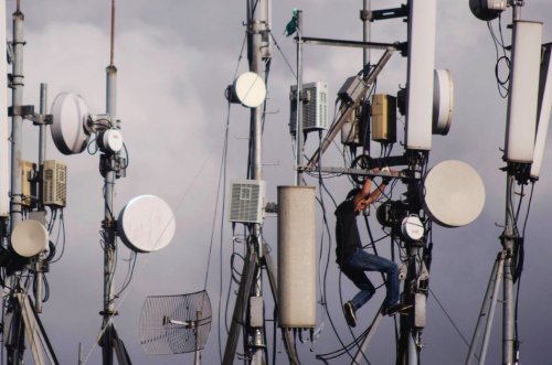 XLSMART perkuat jaringan dengan spektrum 700 MHz dan 2,6 GHz.(ilustrasi/int)