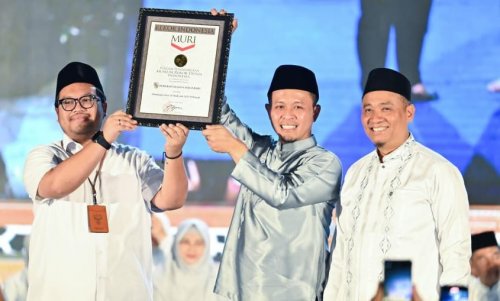Hari Jadi Pekanbaru 2026 Ditutup dengan Rekor MURI Pembacaan Surat Al-Mulk serentak di Masjid Raya An Nur Riau.(foto: pgi)