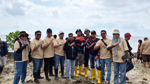 Bandara SSK II Pekanbaru tanam 3.000 mangrove untuk lindungi pesisir (foto/int)