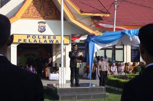 Upacara HUT Bhayangkara ke-80 digelar di Lapangan Apel Polres Pelalawan (foto/Andy)