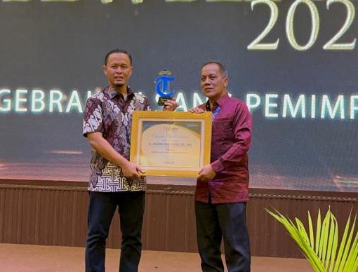 Walikota Pekanbaru, Agung Nugroho, meraih dua penghargaan Tribun Pekanbaru Award 2025 di Grand Elite Hotel, Rabu (27/8/2025) malam. 