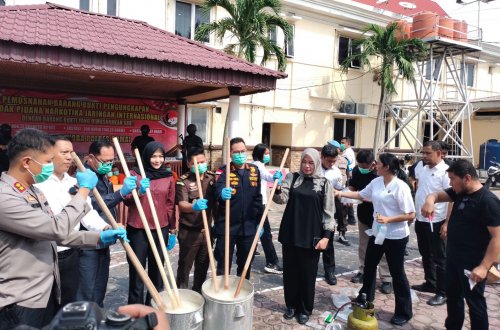 Pemusnahan barang bukti narkoba di Mapolres Dumai.(foto: bambang/halloriau.com)