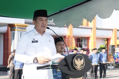 Sekretaris Daerah Kabupaten Inhu, Zulfahmi Adrian menjadi inspektur upacara peringatan Hari Krida Pertanian (foto/ist)