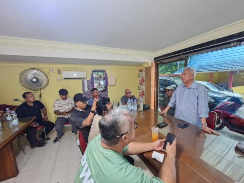 Mantan Chairman Riau Pos Group, Rida K Liamsi silaturahmi bersama awak media, Selasa (30/6/2026). Foto Ist