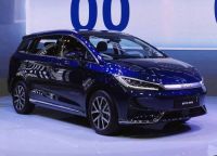 BYD M6 EV Resmi Diperbarui, Baterai Lebih Besar, Performa Meningkat, Jarak Tempuh Makin Jauh